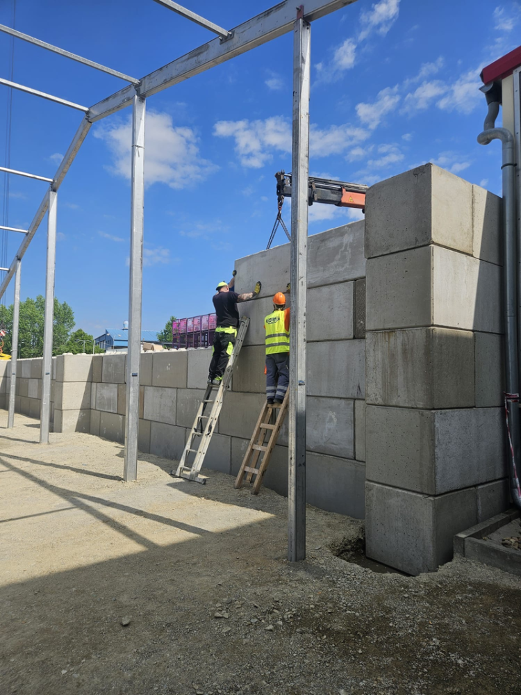 Betonový blok hladký bez vzoru se zuby