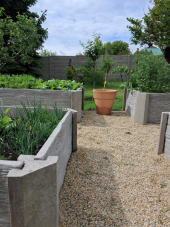 Vyvýšený záhon, dekor imitace dřeva