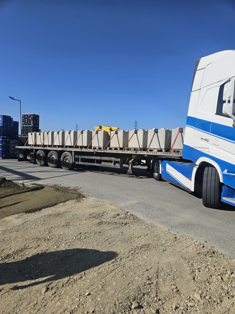 Betonový blok hladký bez vzoru se zuby