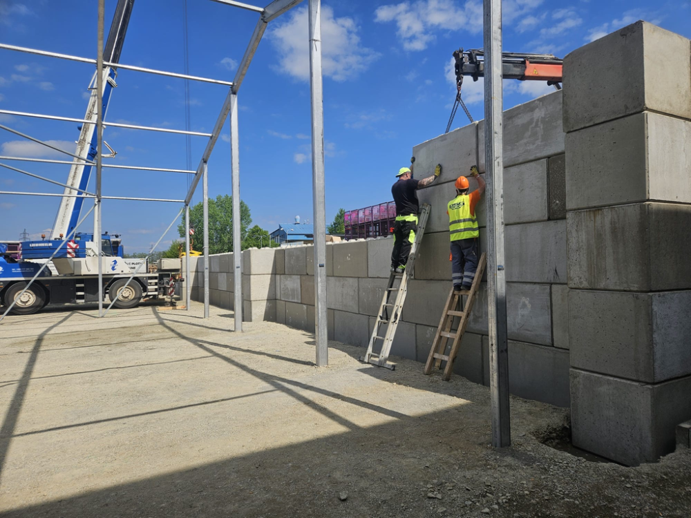 Betonový blok hladký bez vzoru se zuby